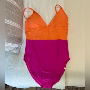 Summersalt size 6 one piece